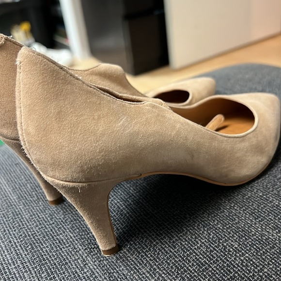 Tan pointed toe heels - Picture 2 of 5